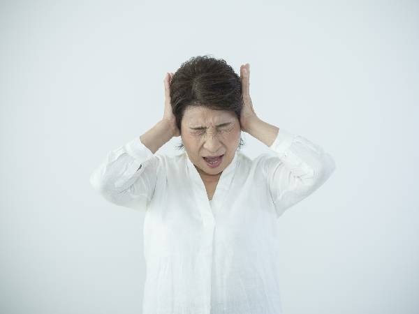 50代、ストレスが限界に達した時に出る12のサインとは？症状と対処法【医師監修】