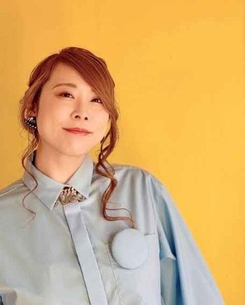 1年3セットの服だけで生きるスタイリスト・あきやあさみさんって？
