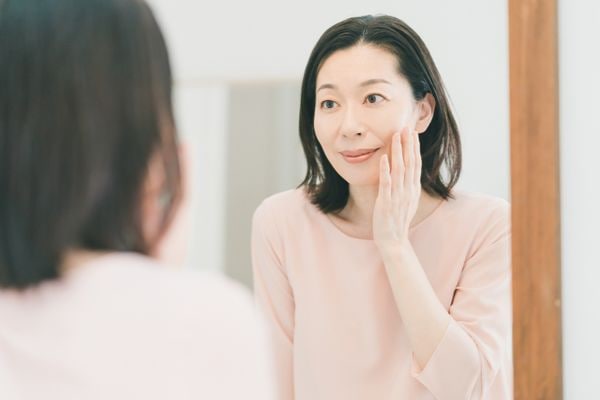 質問1: 鏡を見たとき、どんなことを考えることが多いですか？