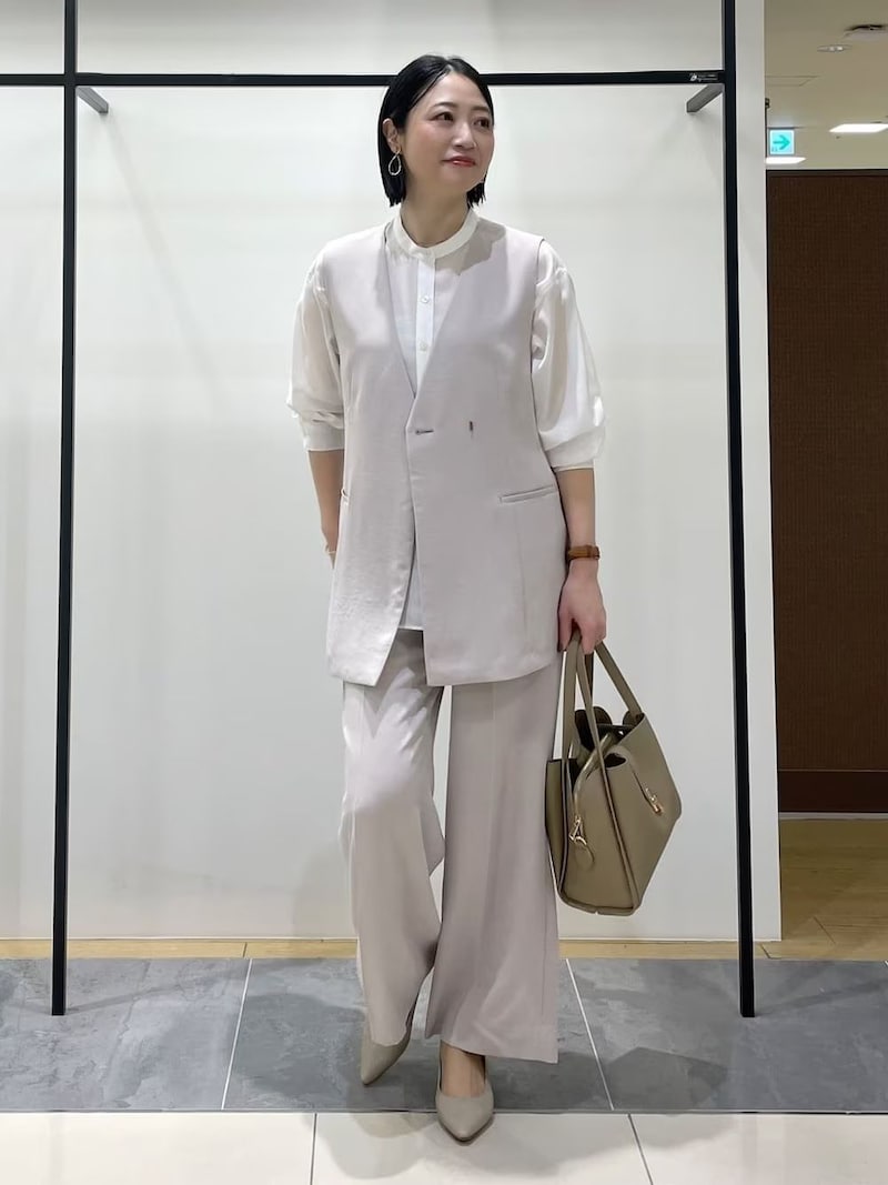 縦長ラインですっきり見せるジレジャケット