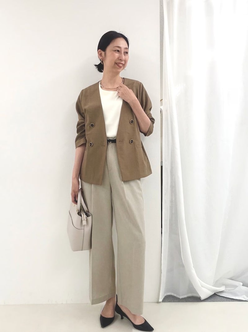 さらっと軽めで真夏もOKのノーカラージャケット