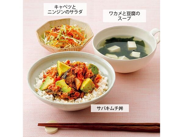 サバの油とキムチが肌荒れ改善をサポート！サバキムチ丼献立