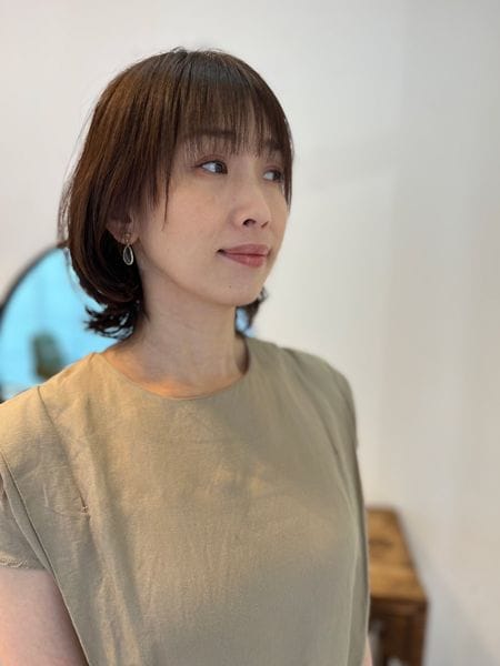 【スタイル1】湿気によるうねりをカバー！ナチュラルな「ストレート×Cカール」