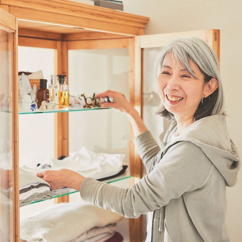 クローゼットが3分の1に!59歳で服を7割手放した女性の本当に必要なアイテム4選