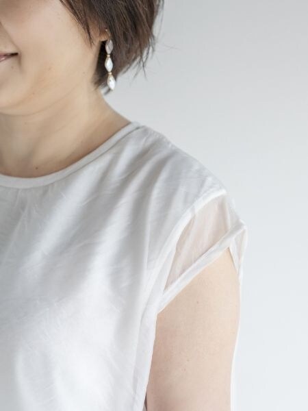 【細見えpoint】腕を出すなら肩先は覆うのが大人のルール