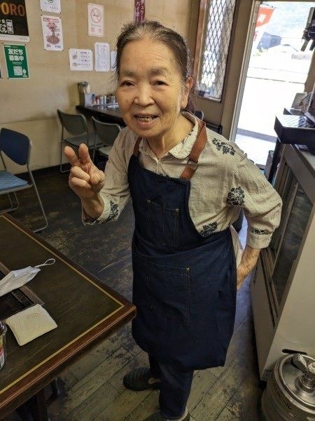母が30年続けたお好み焼き店を、今も一緒に守っている