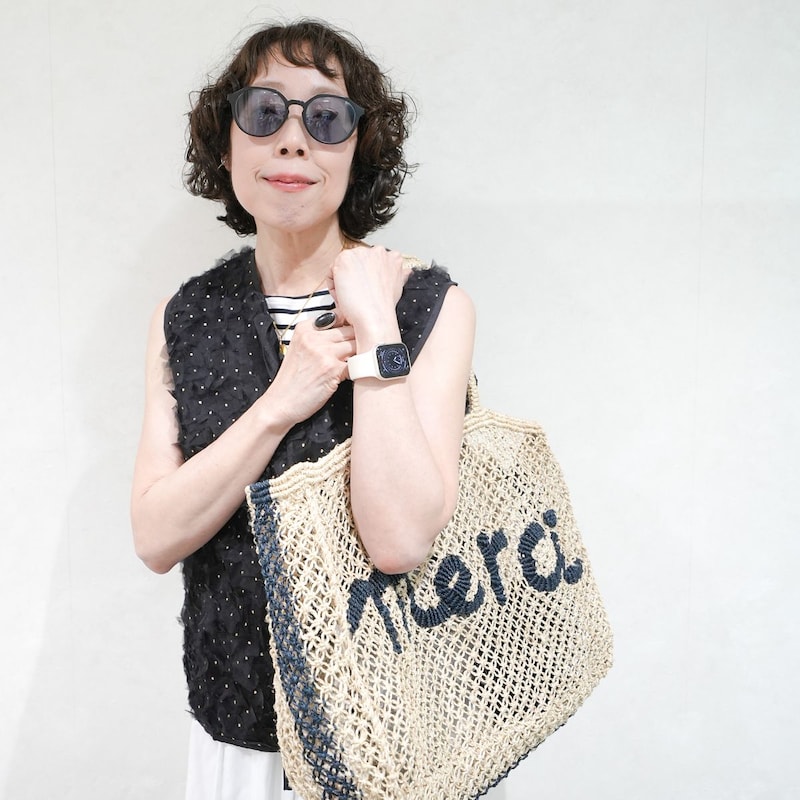 【50代コーデ】古着とプチプラをセンスよくMIX！「花びらベスト」が主役の夏のお出かけスタイル