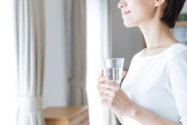 習慣1:水分補給を見直し、むくみを解消する