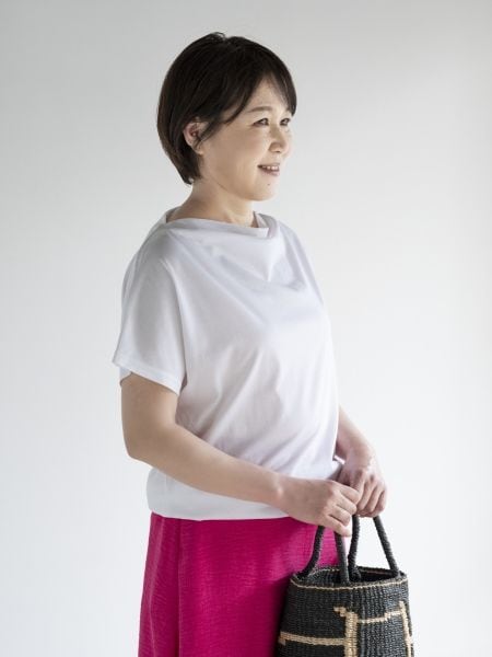 首元のもたつきが気になる人に「ボートネック」が効く理由