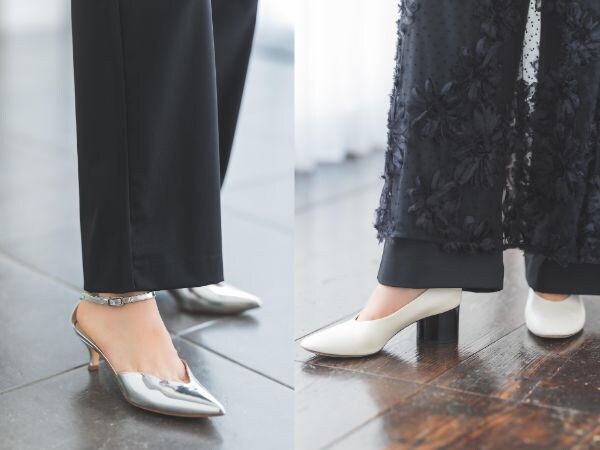 point｜ シルバーサンダルと白パンプスで足元に抜け感をプラス