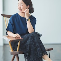50代スタイリスト・若狭惠美さん｜シンプルなワイドパンツが見違える！夏の重ね着テク