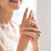 血管の老化は爪を5秒押すだけでわかる⁉認知症リスクに繋がる「ゴースト血管」を復活させよう