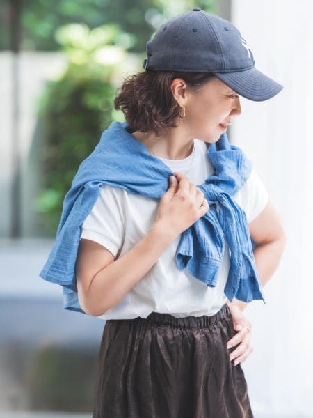 肩掛け・たすき掛けで印象チェンジ!シャツアレンジ2選