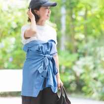 いつもの白Tが見違える！50代スタイリスト直伝「シャツの巻き方」3選
