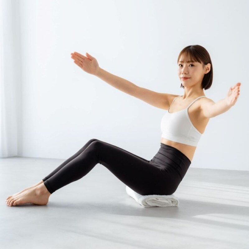 50代に！バスタオルで簡単「おうちピラティス」美ボディに整える秘密