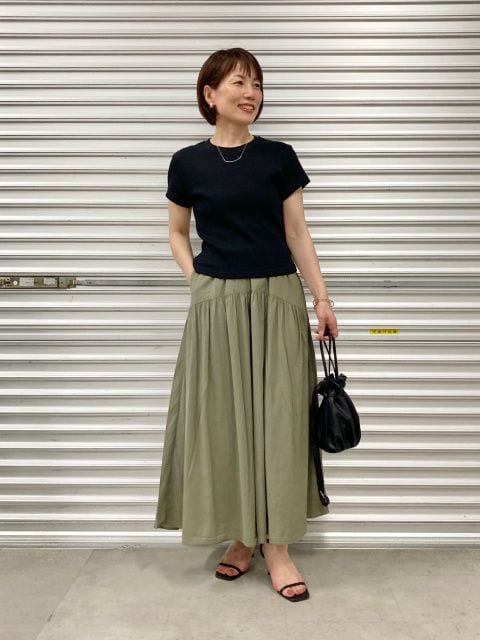 【ユニクロ】ナイロン素材で丈夫なきれいめフレアスカート