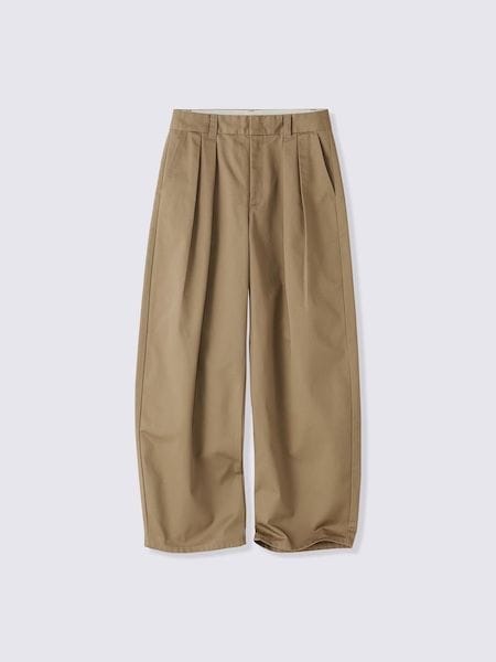 【GU】2990円でも高見え度抜群！ チノタックバレルパンツ