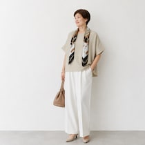 ユニクロ服や定番色が地味見えする人へ。垢抜ける人との差は「ボトムの色」でした