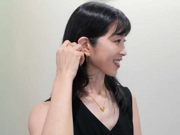 選び方3：ハイブランドは華奢なものをさりげなく