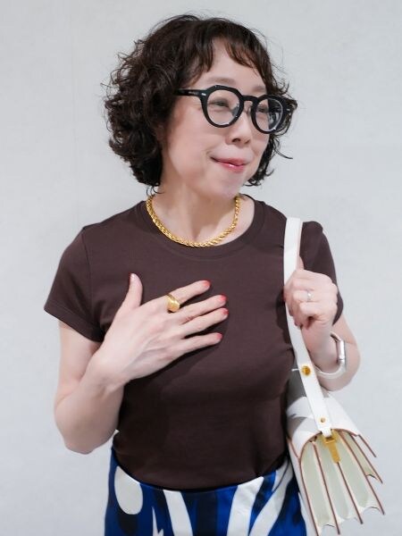 選び方5：存在感あるゴールドはＴシャツでカジュアルに