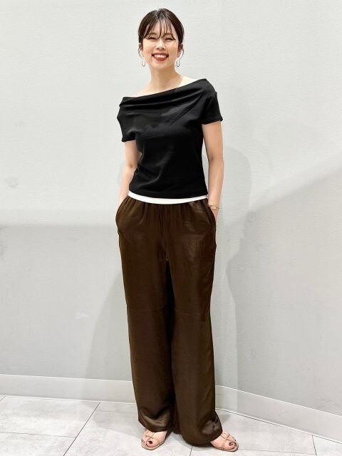 【GU】「サテンイージーパンツ」でフェミニンなこなれ感を