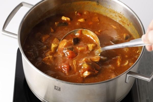 初心者でも失敗しない！無水カレー基本レシピ
