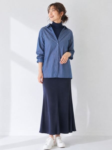 カジュアル派なら「シアーデニムシャツ」
