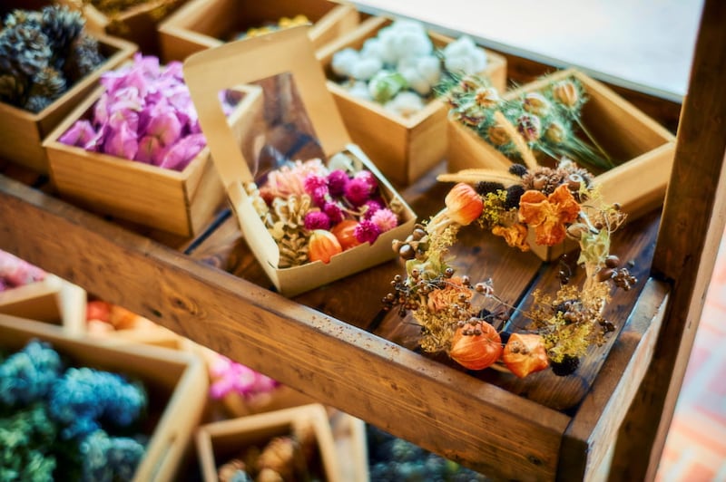 【神戸】ドライフラワーが選び放題♡ 「神⼾布引ハーブ園／ロープウェイ」で秋のリースキットが販売