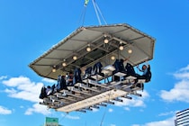 防寒必須！ 地上40ｍの空中で食事!? 関西初登場の新エンターテインメントを体験