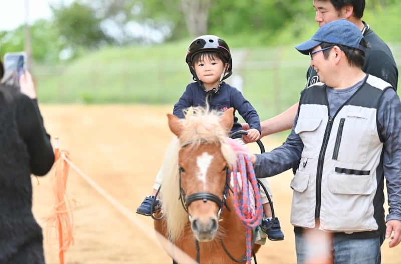 【京都】京都駅エリアに自然たっぷりのカフェが登場！ ポニーと触れ合えるオープン記念イベントも♡