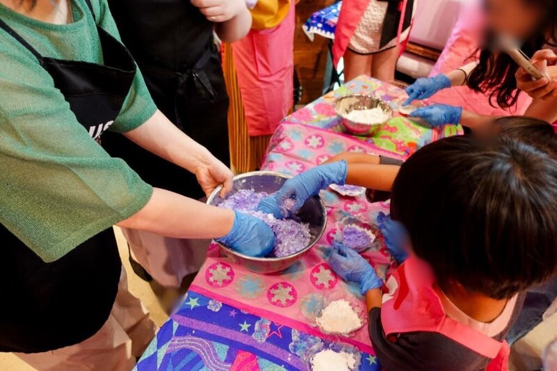 親子で挑戦もおすすめ! LUSHの限定ワークショップで先取りクリスマス【梅田】