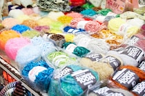 【大阪】編み物初心者でも安心。世界中の毛糸を取り扱う老舗手芸品店でマフラー作りに挑戦