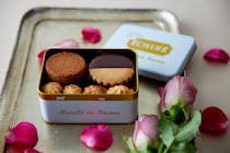 【大阪・梅田】「エシレ・マルシェ オ ブール」のバレンタイン限定缶「サブレ・ショコラ」が今年も登場♡ ハートモチーフの限定パケも注目