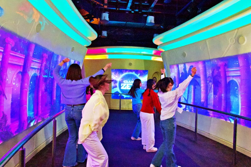 USJの人気アトラクションが世界的DJコラボで特別仕様に!体験してきた