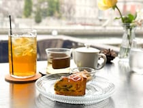 【淀屋橋】中央公会堂を望む特等席！世界のお茶が楽しめる「world tea labo」【ときめきカフェ巡り #35】