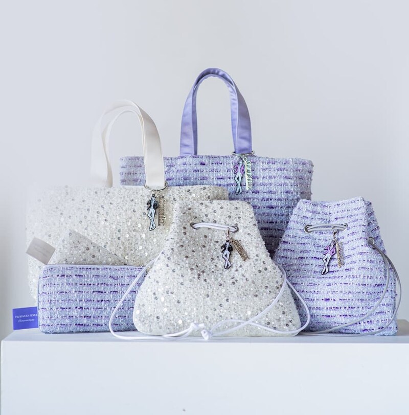 「宝塚歌劇」と2つのバッグブランドがコラボレーション! 舞台衣装や各組を表現したデザインにときめく♡