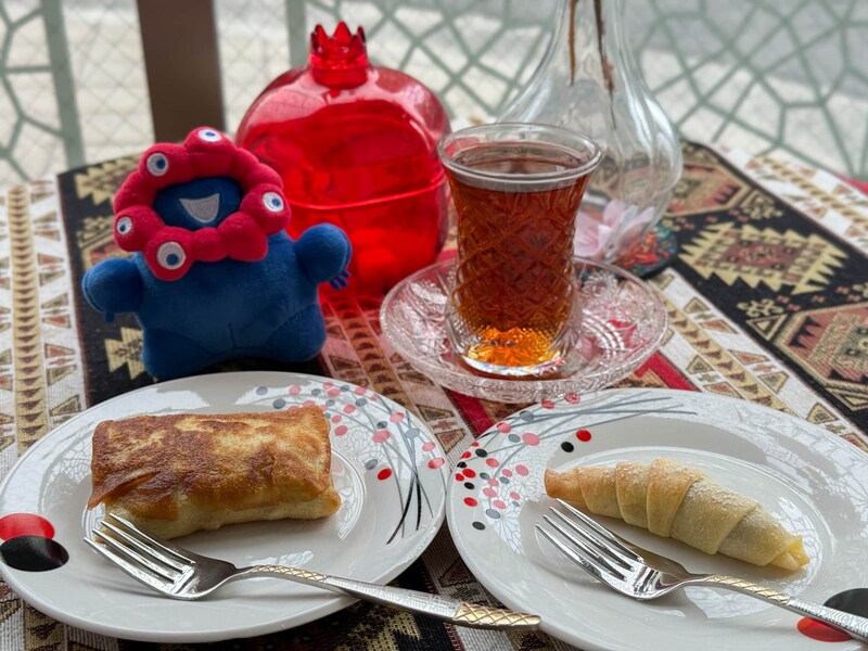 万博ロスの方必見！アゼルバイジャンの紅茶と伝統スイーツが楽しめる話題カフェ【ときめきカフェ巡り #37】