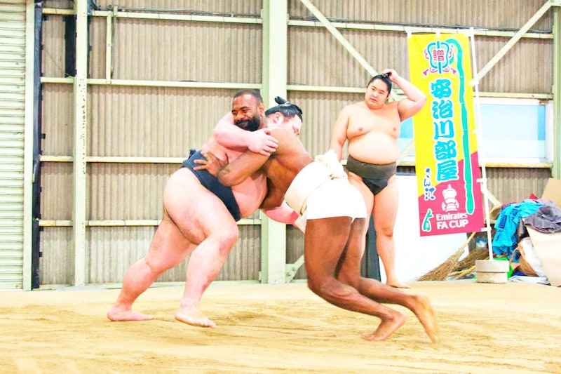 “史上最速”新大関・安青錦関と世界最古のサッカーカップが融合!クロススポーツカルチャーイベントを開催