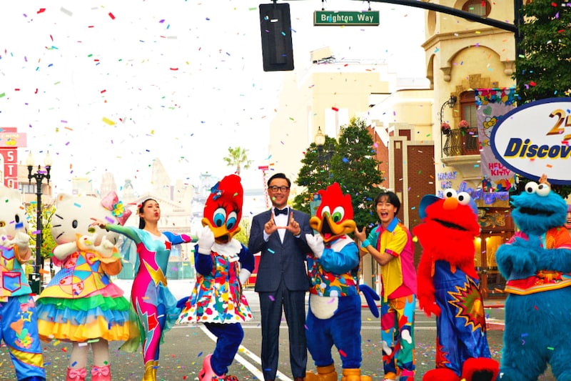 【USJ】開業25周年！過去最多のクルーがお祝いするグリーティングに加え、開業当時を振り返るギャラリーも登場