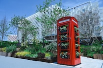 【大阪】世界中の人をつなぐ万博・英国パビリオンの「赤い電話ボックス」が関空に移設！