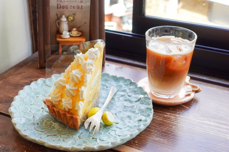 【大阪・中崎町】アンティーク食器×愛らしいケーキにときめき必至♡ 隠れ家カフェの絶品レモンタルト【ときめきカフェ巡り #39】