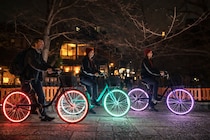 【大阪・京都】光る自転車で夜の街を駆け抜ける！「ナイトライド」ツアーが始動