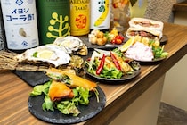 生牡蠣が1個319円!? なんば・千日前に立ち飲み酒場「スタンド わけわけ」誕生！