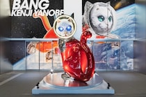 【期間限定】巨大な「宇宙猫」がグラングリーン大阪をジャック！街に現れた圧巻の現代アートを体感しよう