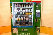 【大阪】始発から終電までサラダが買える♡ JR京橋駅にサラダの自動販売機が登場