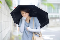 【梅雨対策】通勤途中の体調不良は「労災」になる!?｜第11回　知っておきたい労災保険