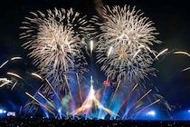 【万博記念公園】大迫力！約1.5万発の花火×最新ドローンアートが夜空を彩る「第5回 万博夜空がアートになる日 2026」開催！