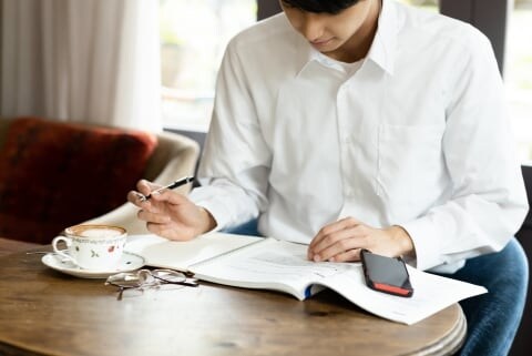 喫茶店で毎日「5時間勉強」はアリ?店に「退店」求められたら…応じる義務はある?