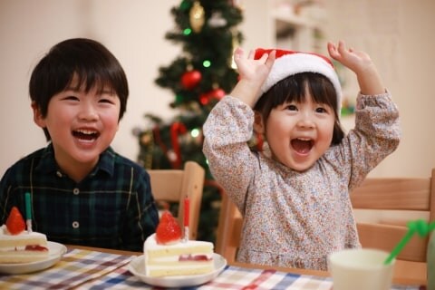 「息子に出すなんて」 女性の胸モチーフの「ケーキ」が物議、性的虐待にあたる?