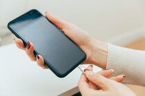 レンタル「モバイルバッテリー」友人に貸したら未返却状態に！  違約金は誰が支払うべき？